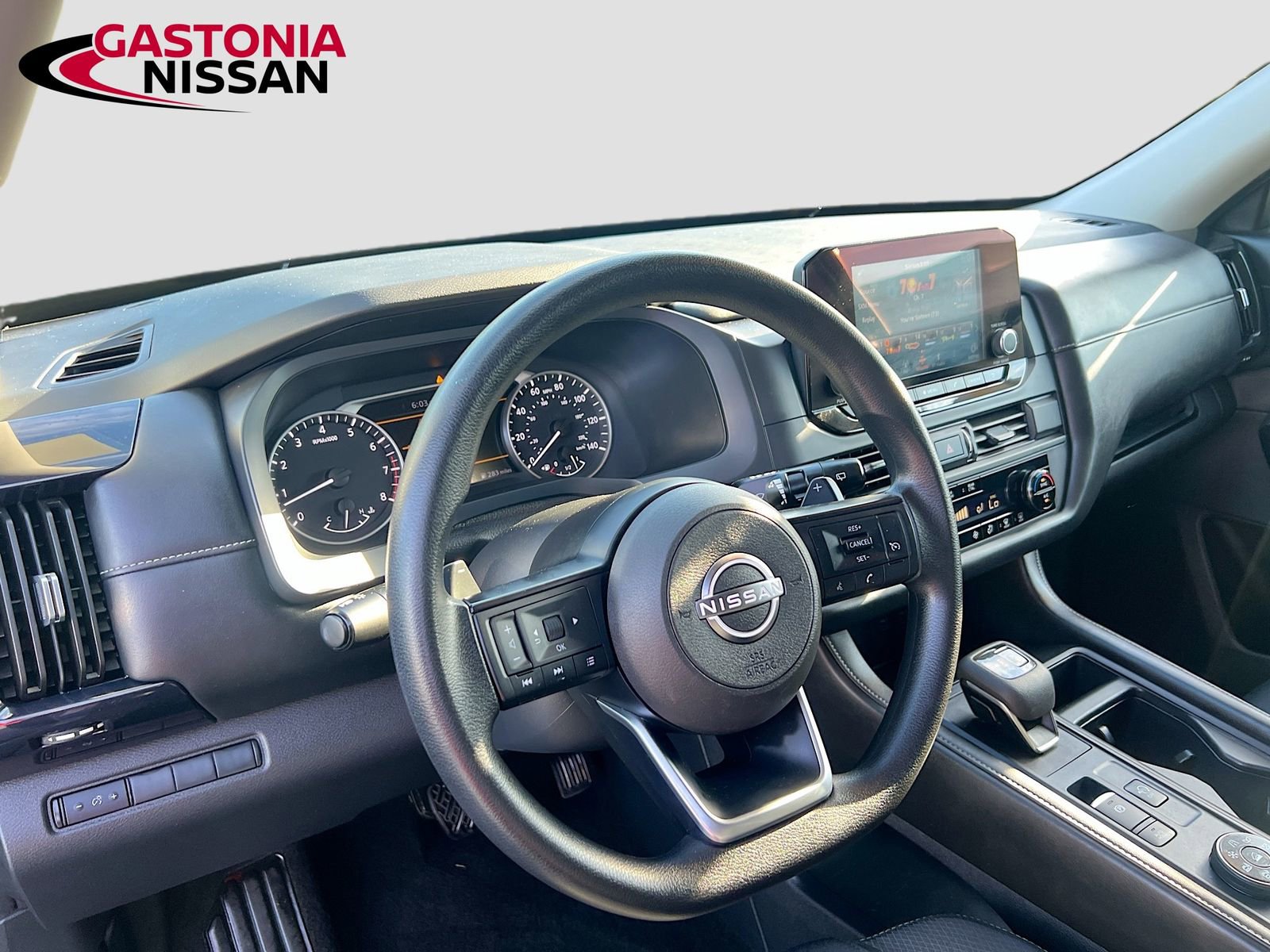 Used 2024 Nissan Pathfinder S image 11
