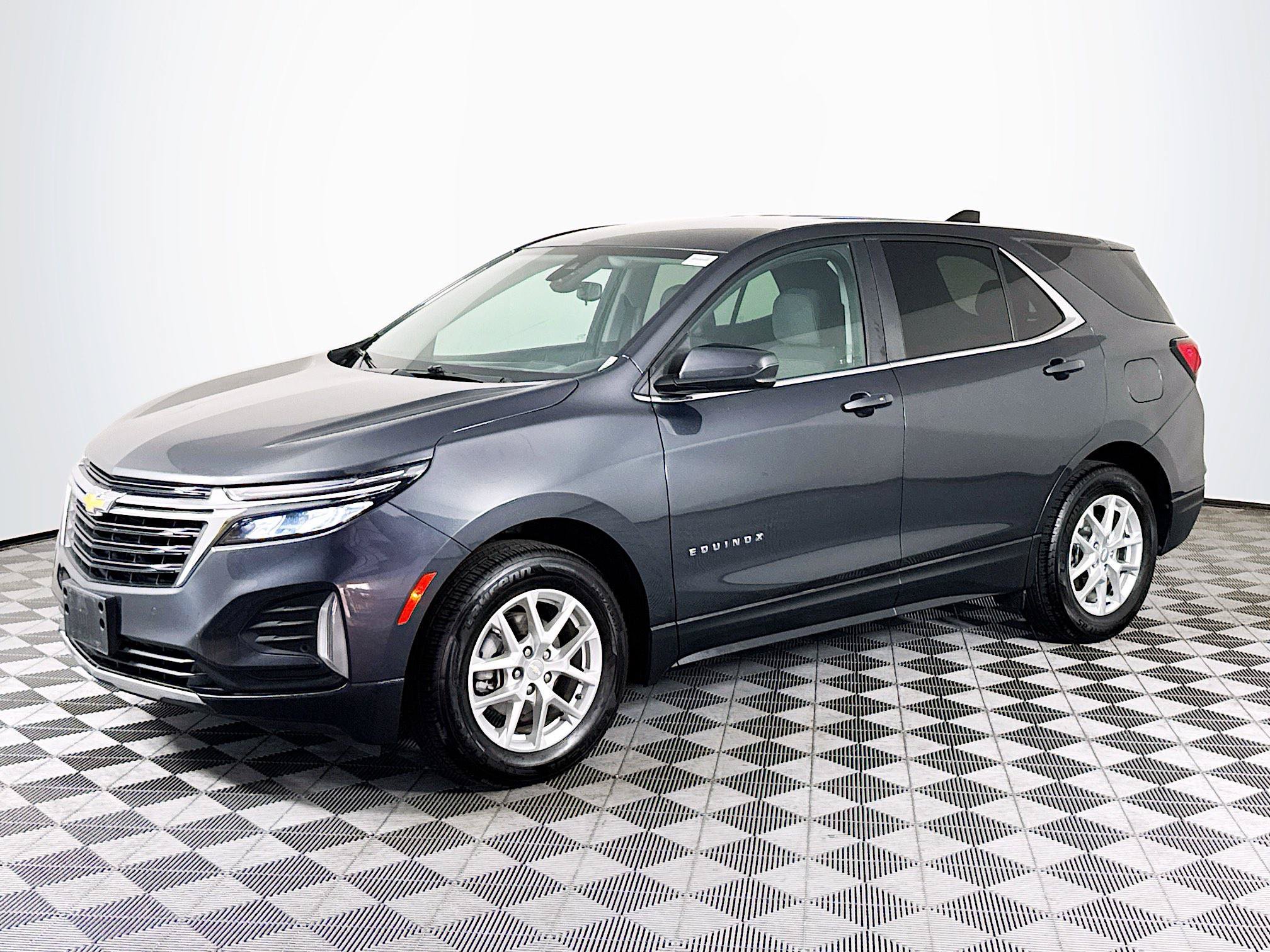 Used 2023 Chevrolet Equinox LT w/ LPO, Floor Liner Package FWD image 4