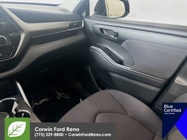 Used 2022 Toyota Highlander LE AWD/4WD image 24