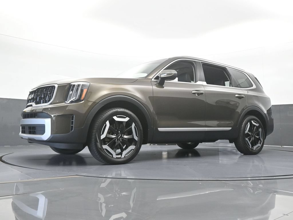 Used 2025 Kia Telluride EX w/ EX Captain's Chair Package FWD image 60