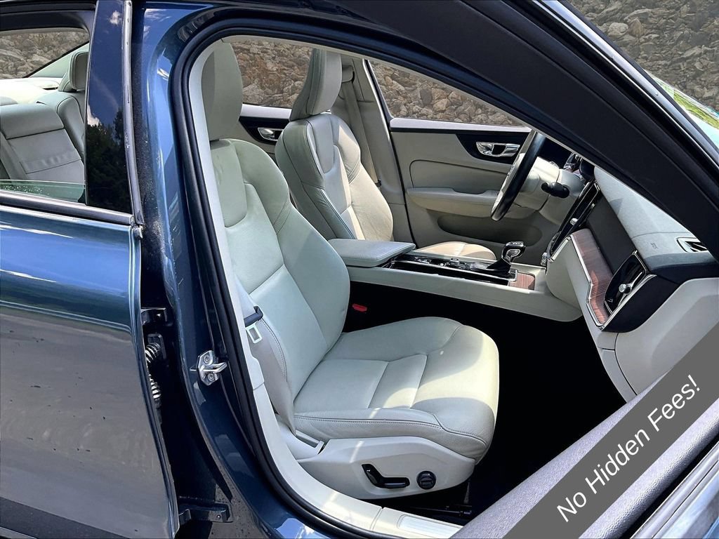 Used 2021 Volvo S60 T5 Momentum FWD image 7