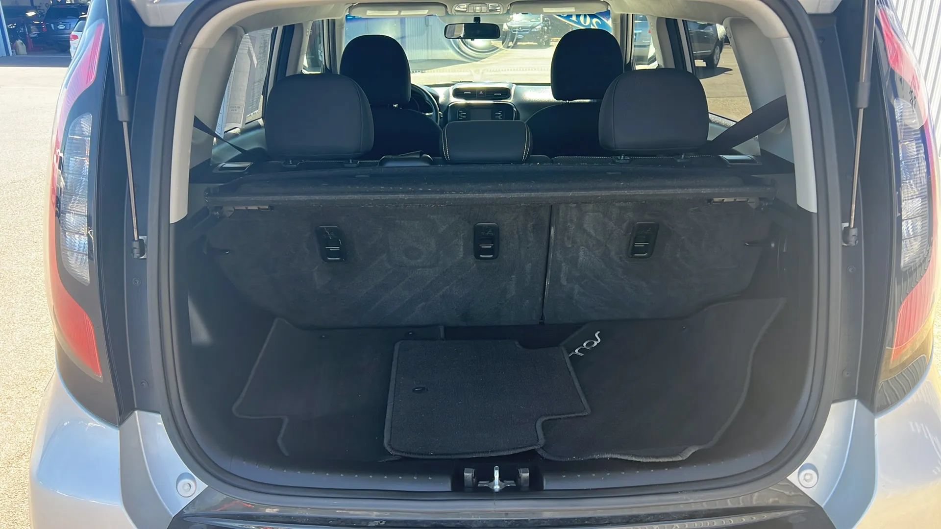 Used 2016 Kia Soul + FWD image 11