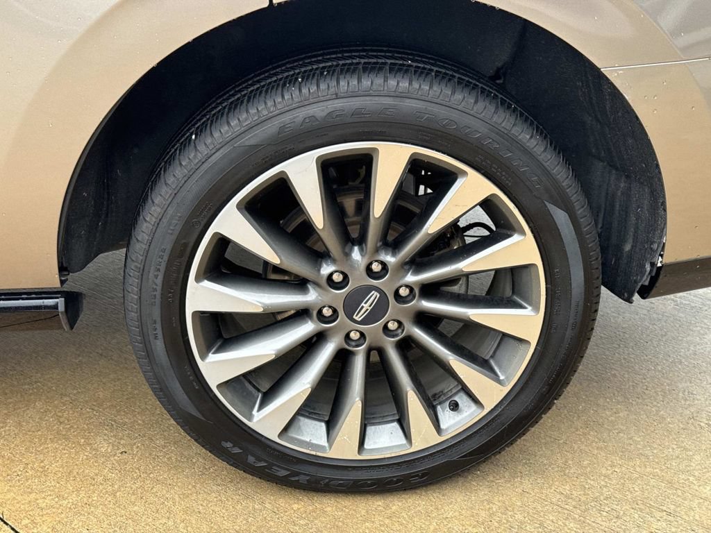 Used 2019 Lincoln Navigator Select RWD image 5