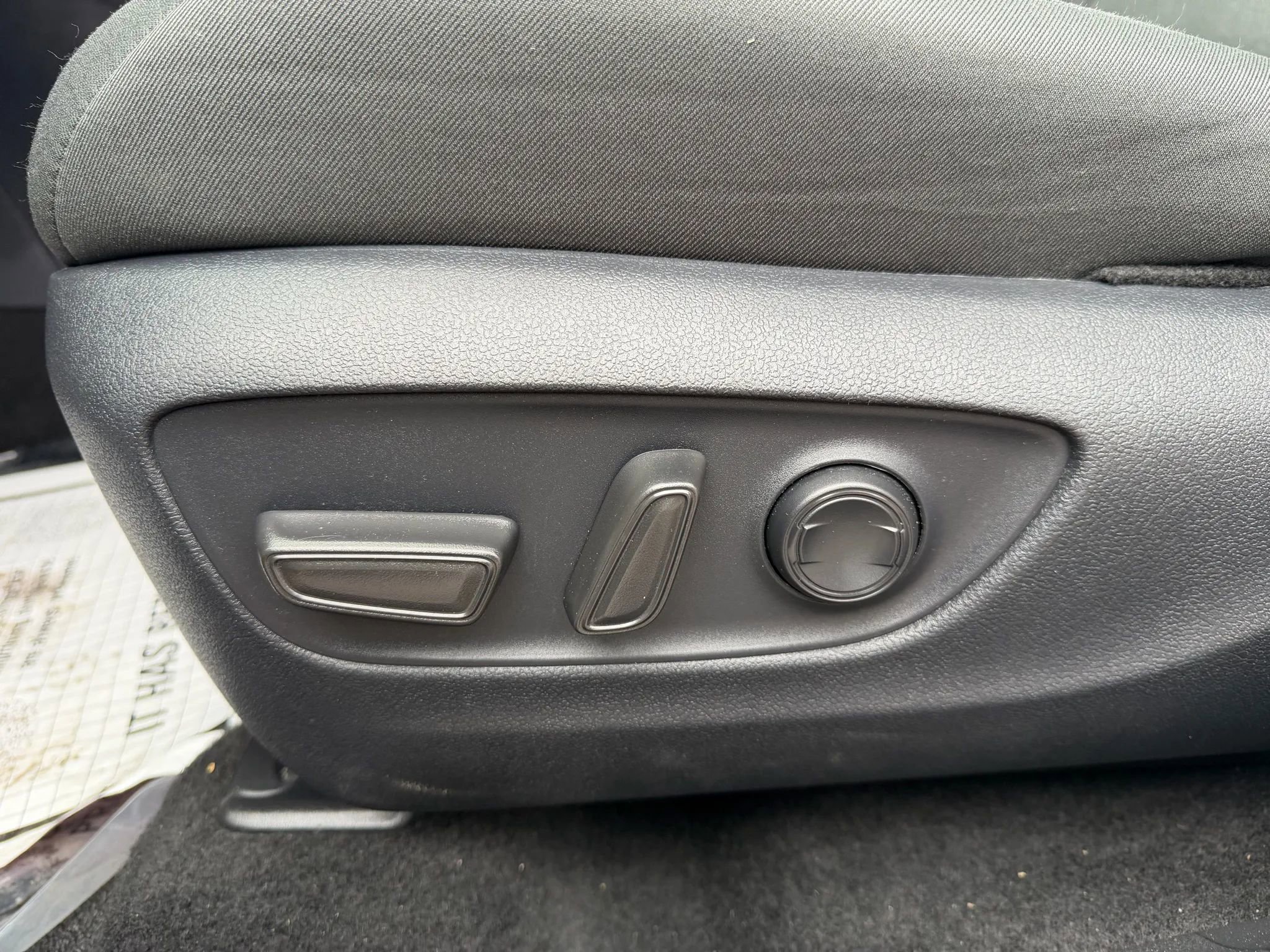 Used 2025 Toyota RAV4 XLE image 28