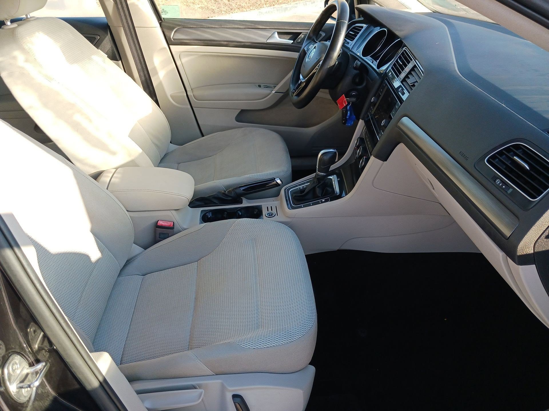 Used 2018 Volkswagen Golf S image 27