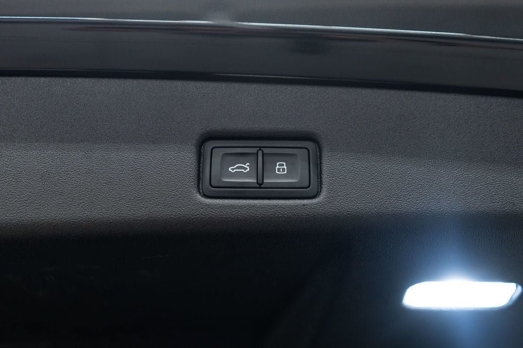 Used 2025 Audi Q5 Premium AWD/4WD image 36