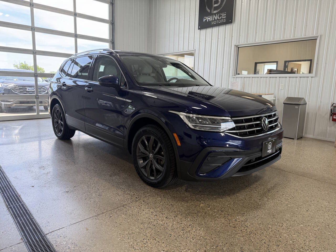 Used 2022 Volkswagen Tiguan SE AWD/4WD image 6