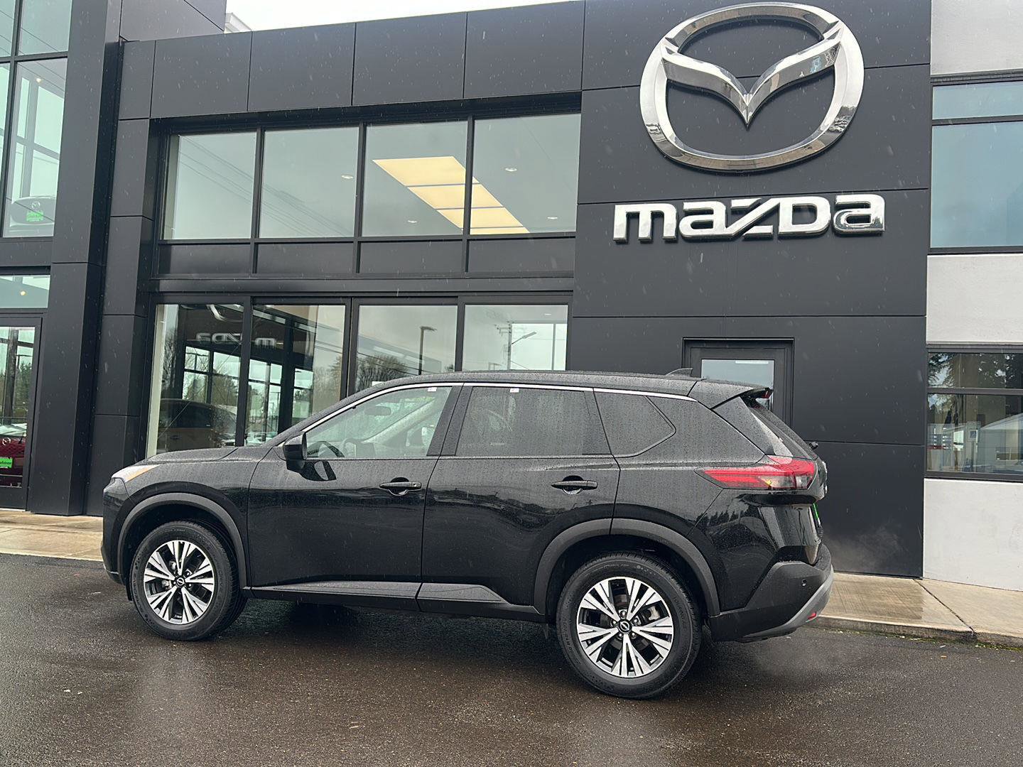 Used 2023 Nissan Rogue SV FWD image 2