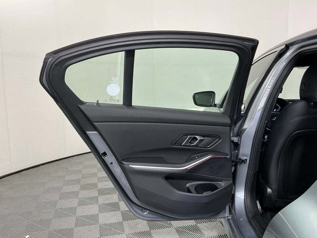 Used 2025 BMW 330i Sedan w/ Convenience Package RWD image 24