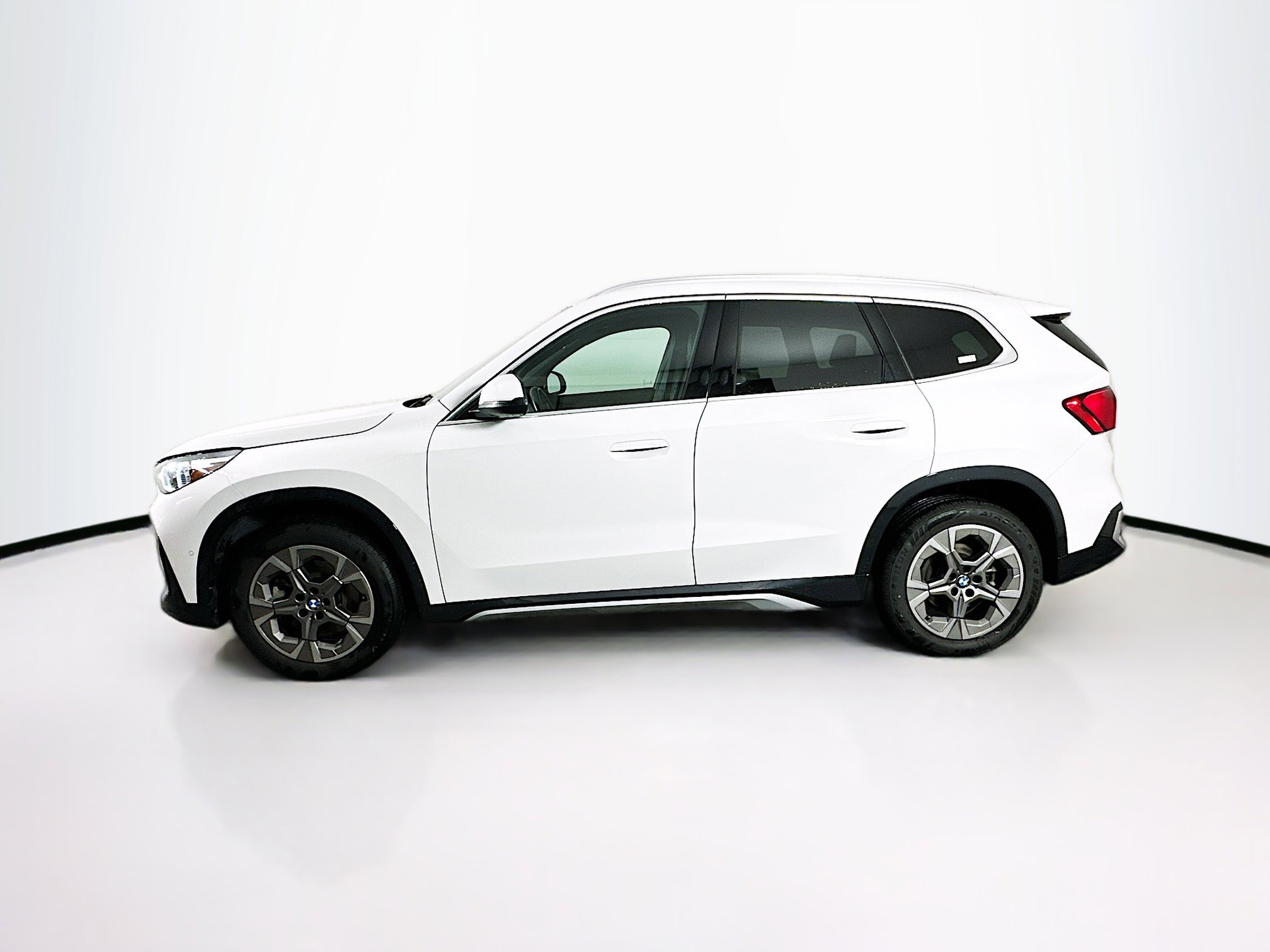 Used 2025 BMW X1 xDrive28i image 4