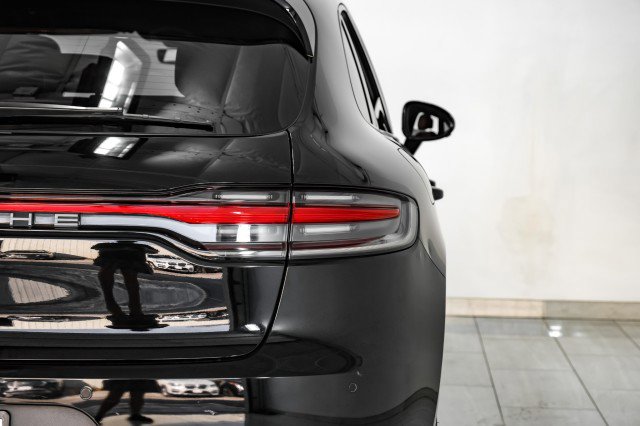 Used 2021 Porsche Macan image 35