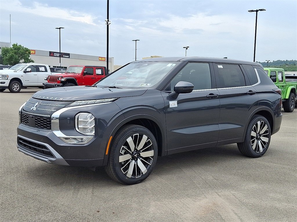 New 2025 Mitsubishi Outlander SE image 2