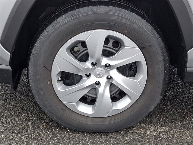 Used 2021 Toyota RAV4 LE image 8