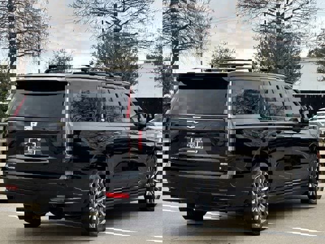 Used 2022 Cadillac Escalade ESV Sport Platinum image 4