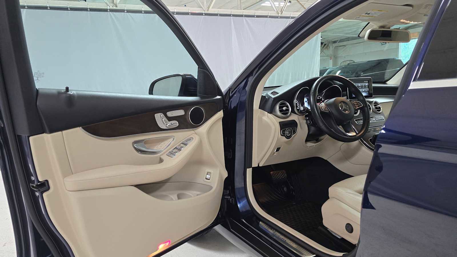 Used 2019 Mercedes-Benz GLC 300 4MATIC image 19