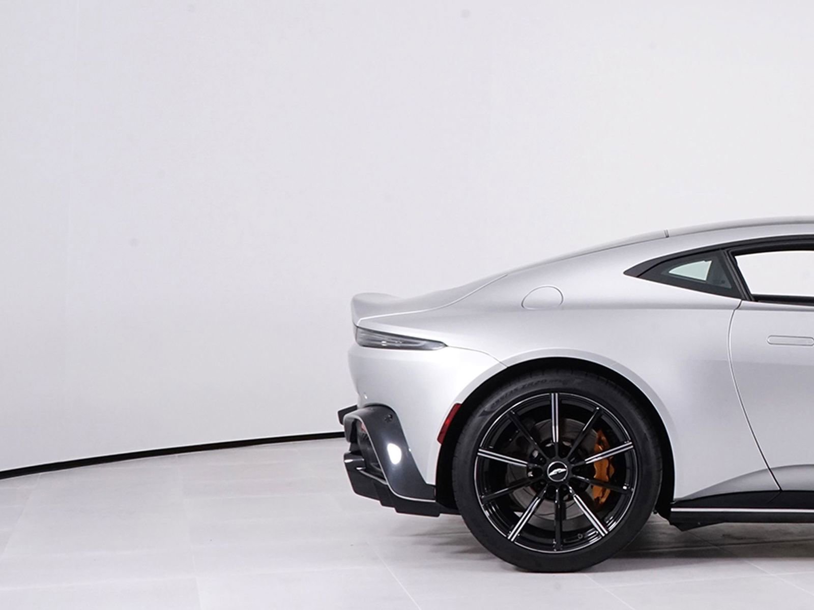Used 2020 Aston Martin V8 Vantage Coupe image 14