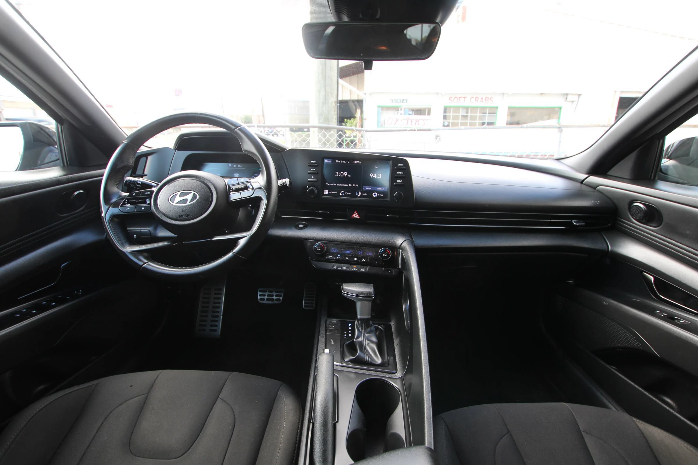 Used 2025 Hyundai Elantra Sport FWD image 13