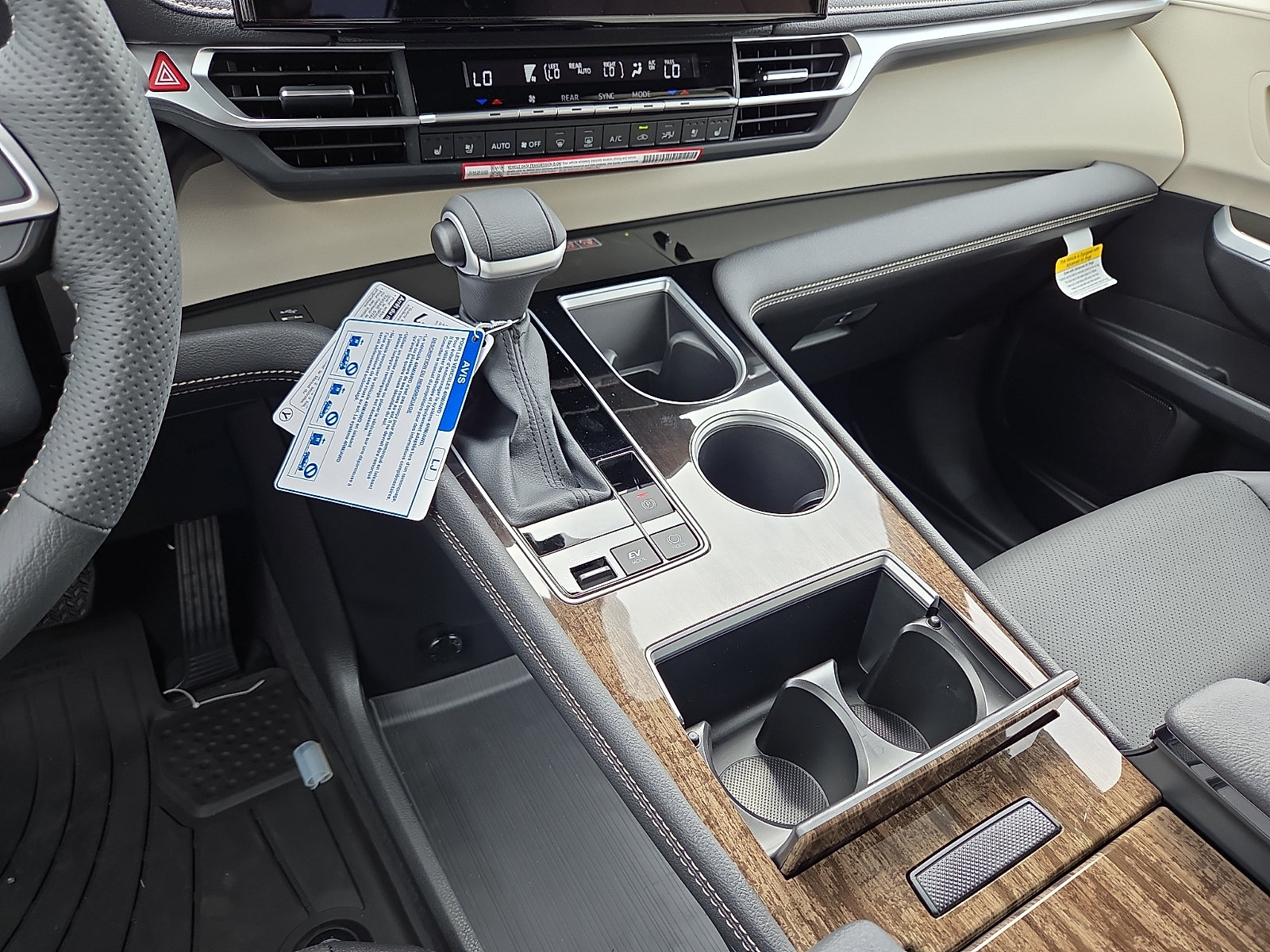 New 2026 Toyota Sienna Platinum AWD/4WD image 15