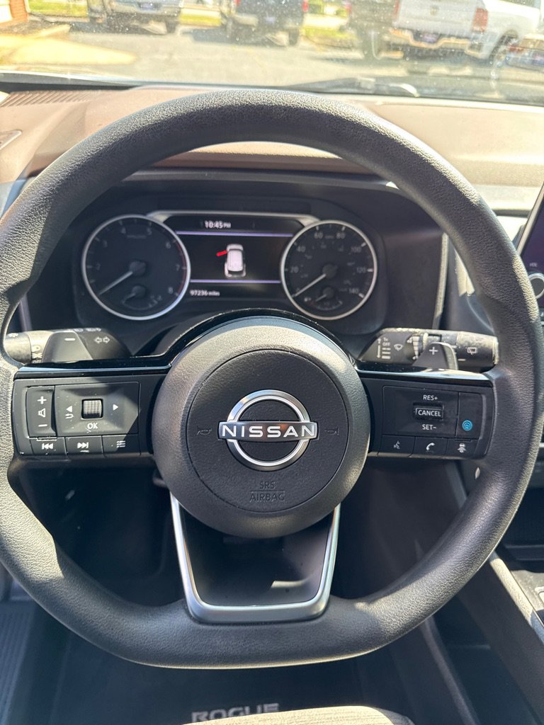 Used 2023 Nissan Rogue SV image 9