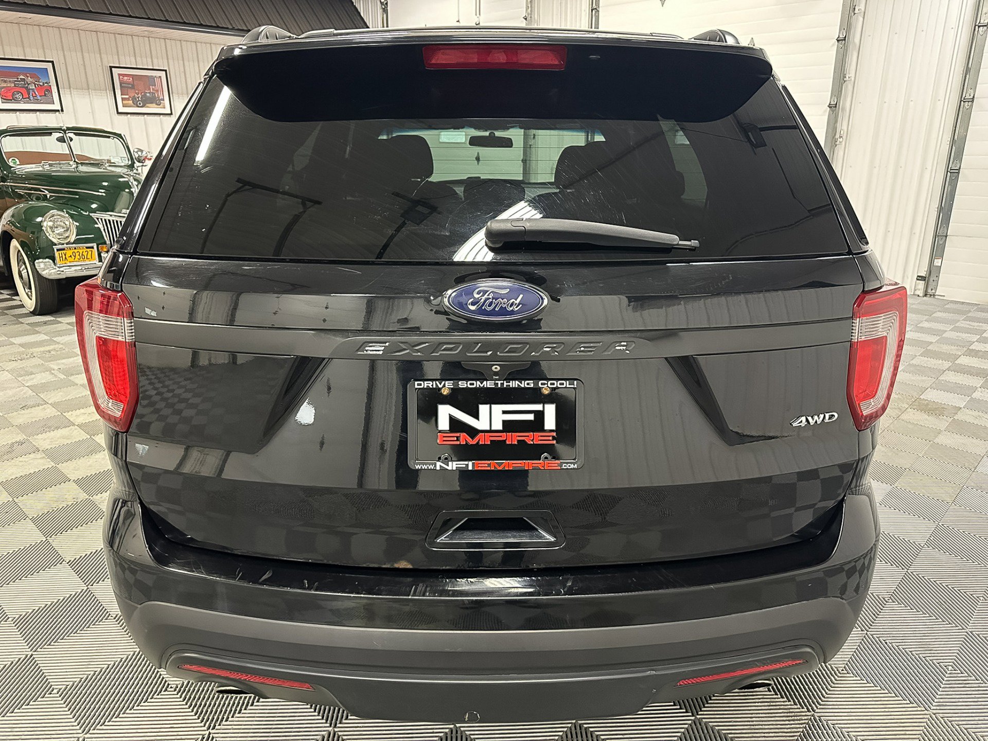 Used 2017 Ford Explorer XLT image 9