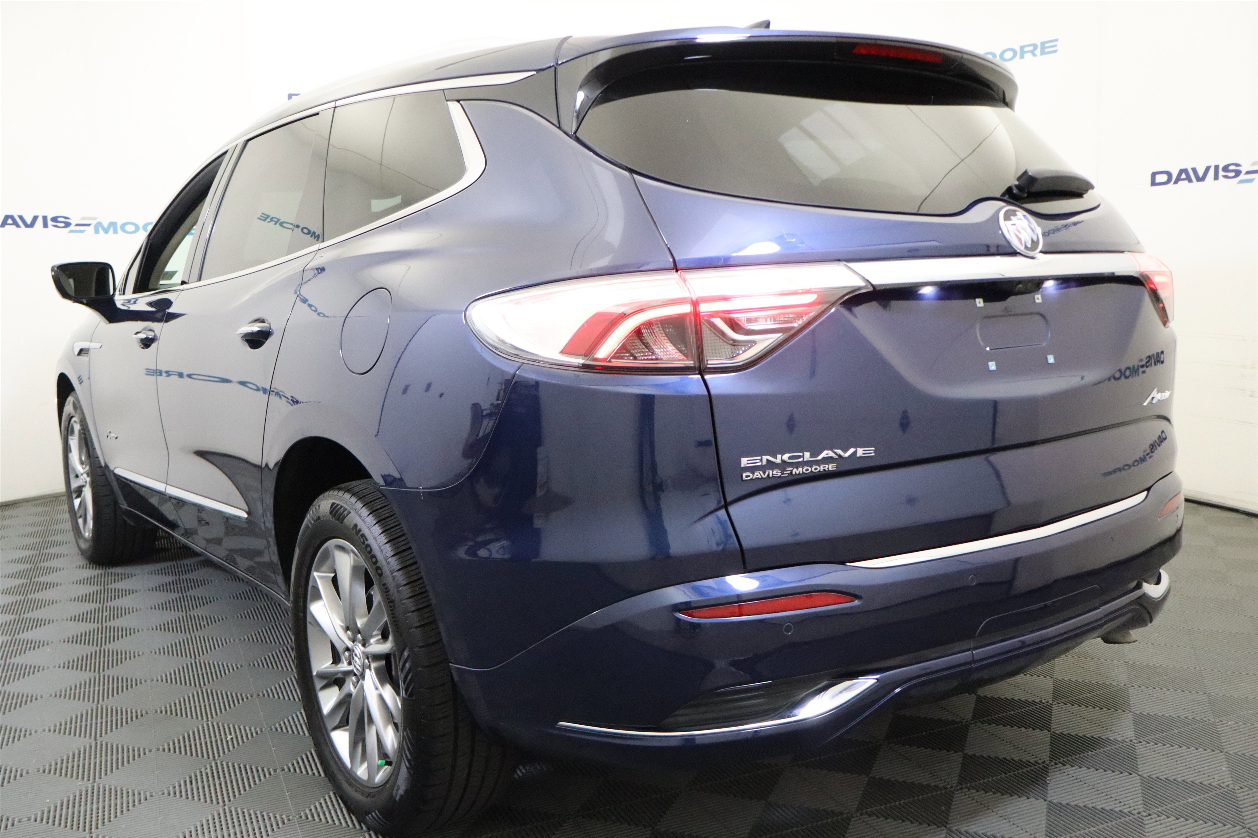 Used 2023 Buick Enclave Avenir w/ Avenir Technology Package image 9
