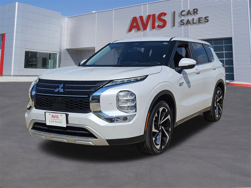 Used 2023 Mitsubishi Outlander SE image 1