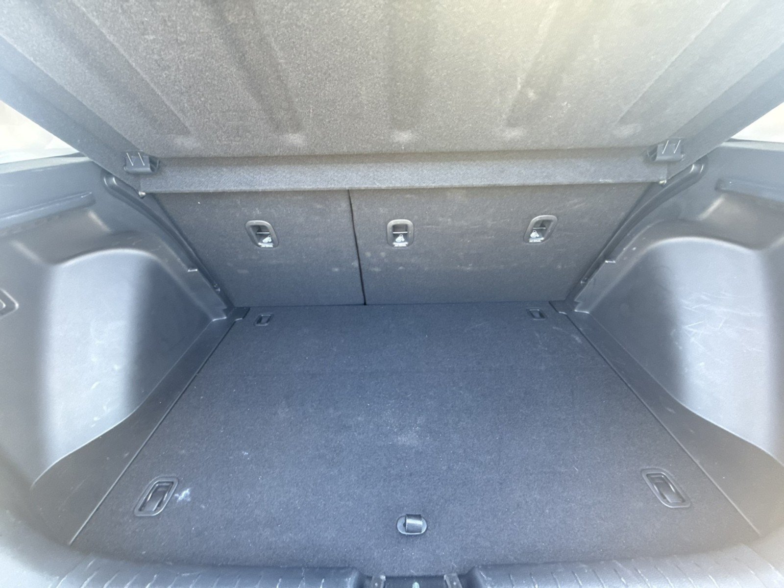 Used 2025 Hyundai Venue SEL FWD image 32