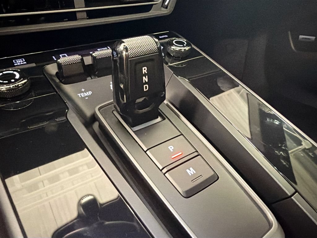 Certified 2024 Porsche 911 Carrera RWD image 18