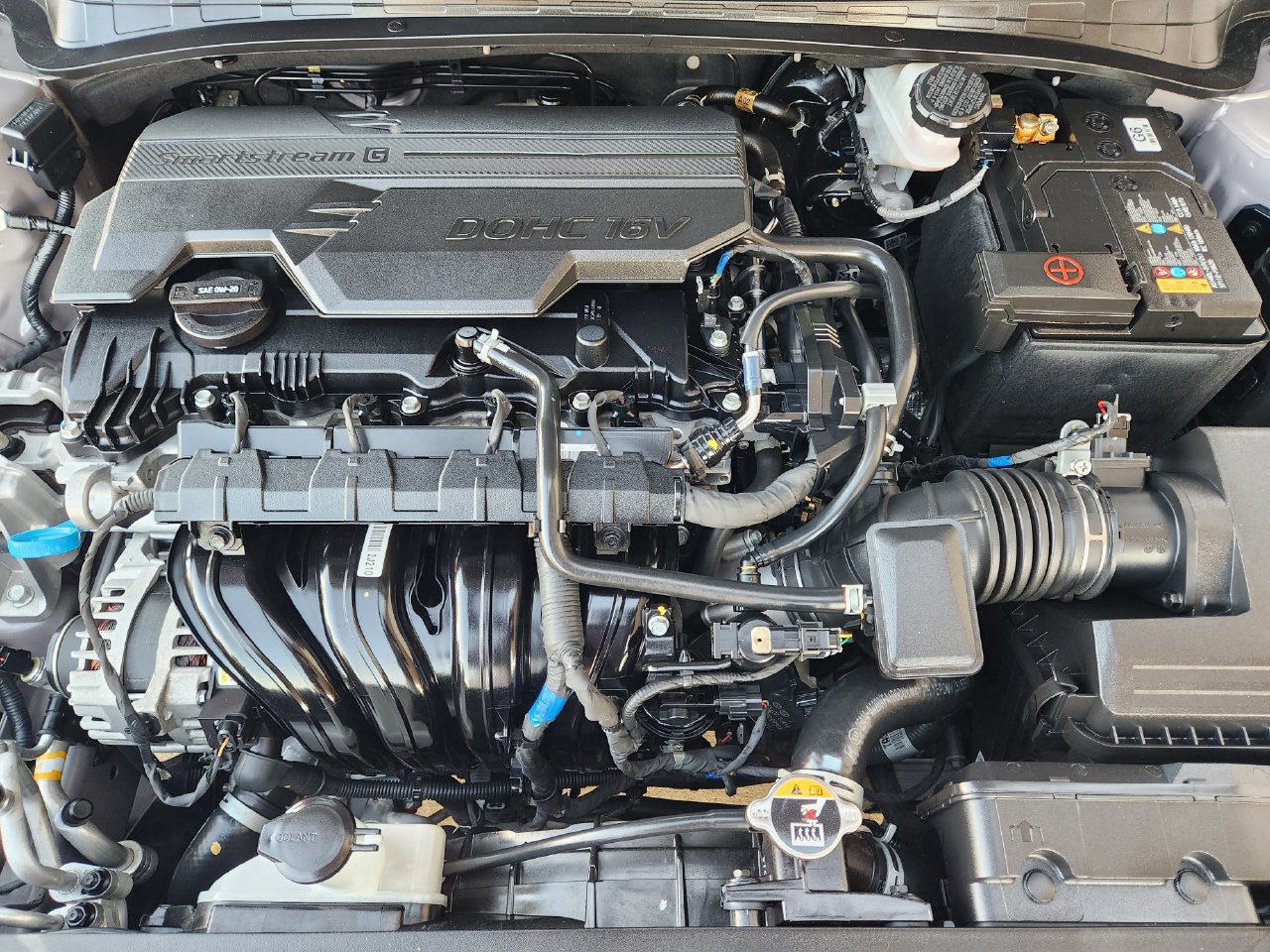 Used 2025 Hyundai Elantra SEL FWD image 30