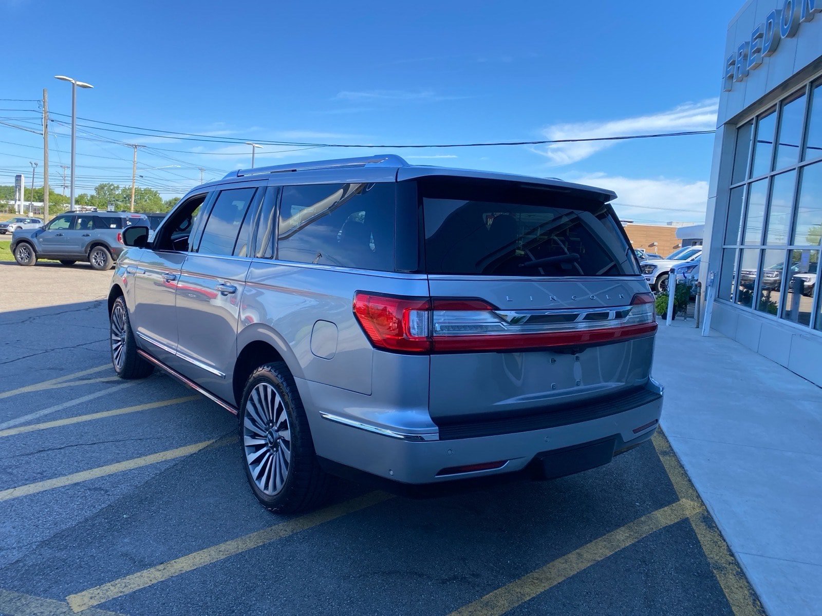 Used 2021 Lincoln Navigator L Reserve w/ Luxury Package AWD/4WD image 4