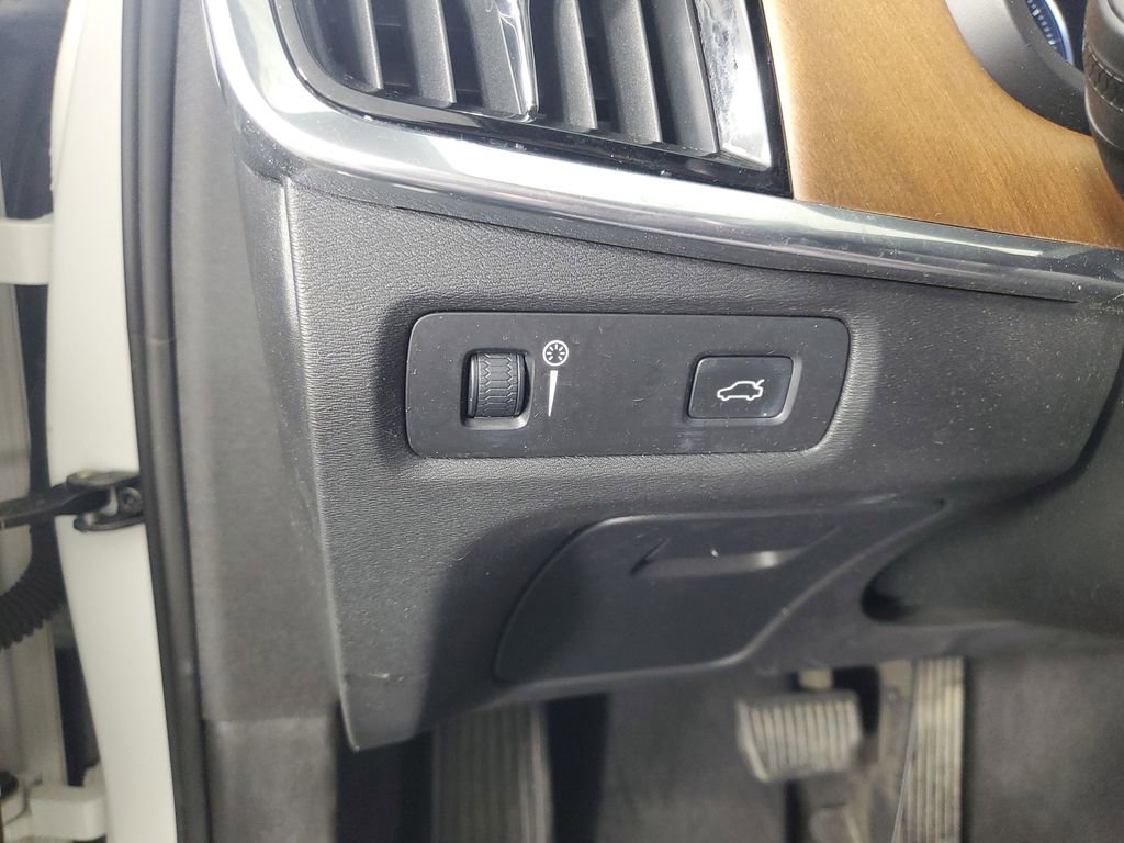 Used 2017 Volvo S90 T6 Inscription w/ Vision Package image 27