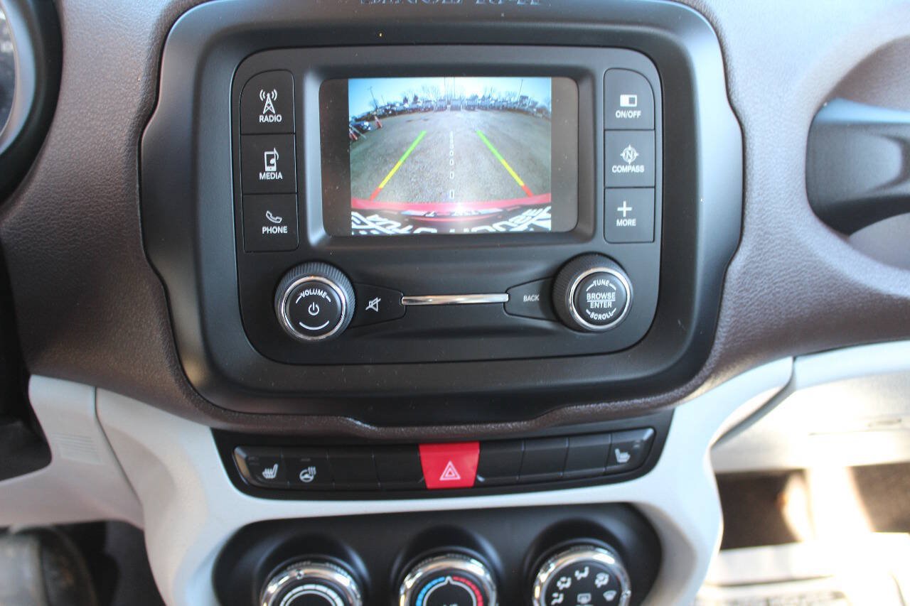 Used 2016 Jeep Renegade Latitude w/ Cold Weather Group FWD image 15