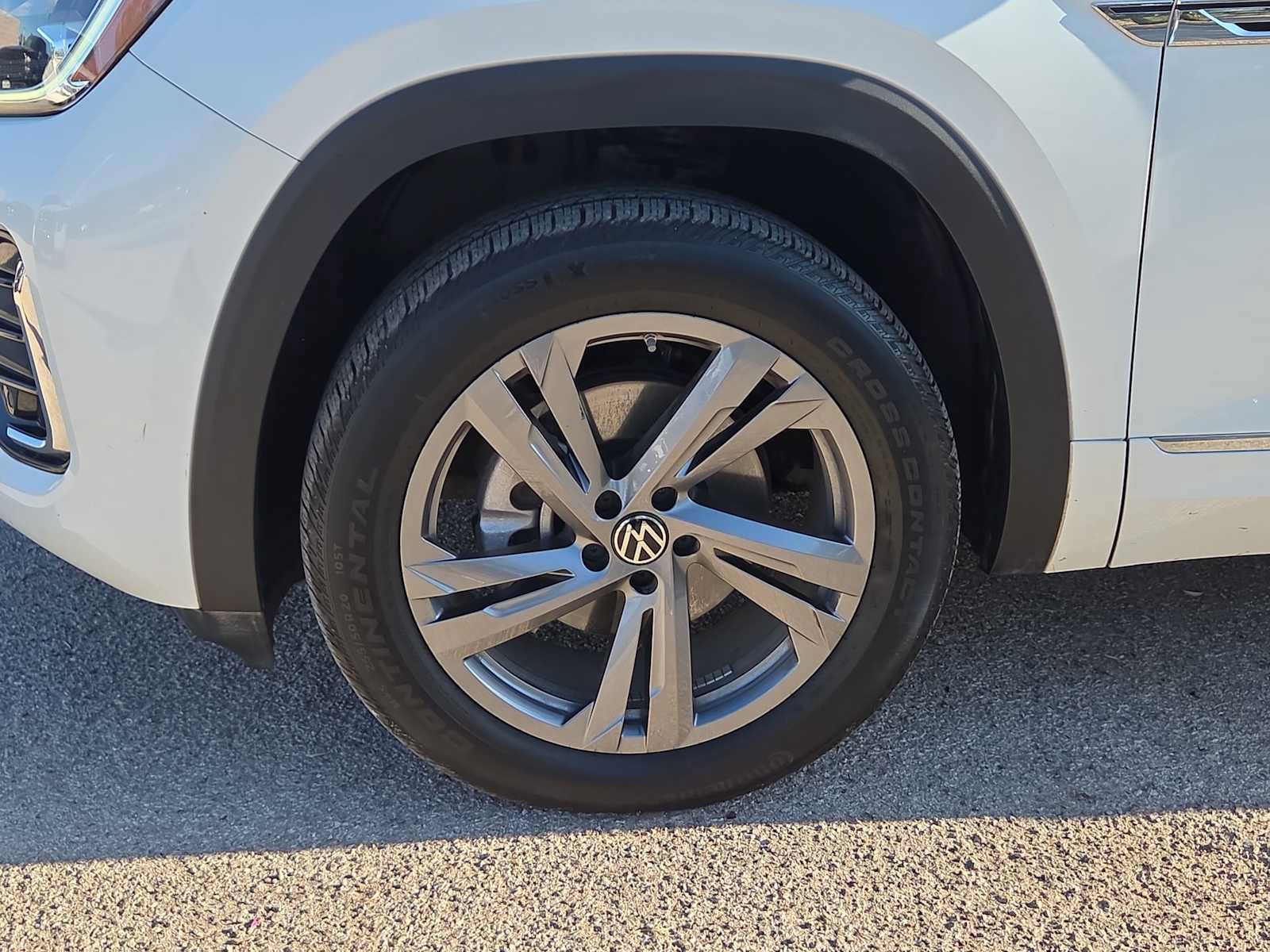 Used 2024 Volkswagen Atlas Cross Sport SEL R-Line AWD/4WD image 13