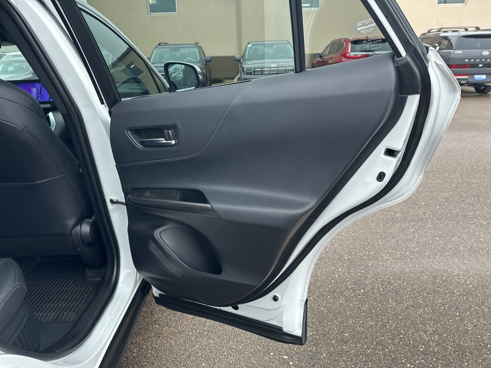 Used 2023 Toyota Venza XLE AWD/4WD image 33