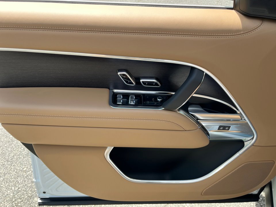 Certified 2024 Land Rover Range Rover SE AWD/4WD image 16