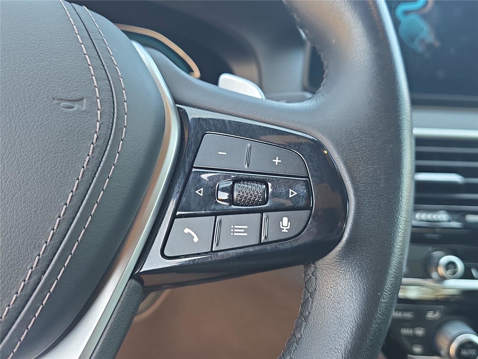 Certified 2023 BMW 530e w/ Premium Package image 22