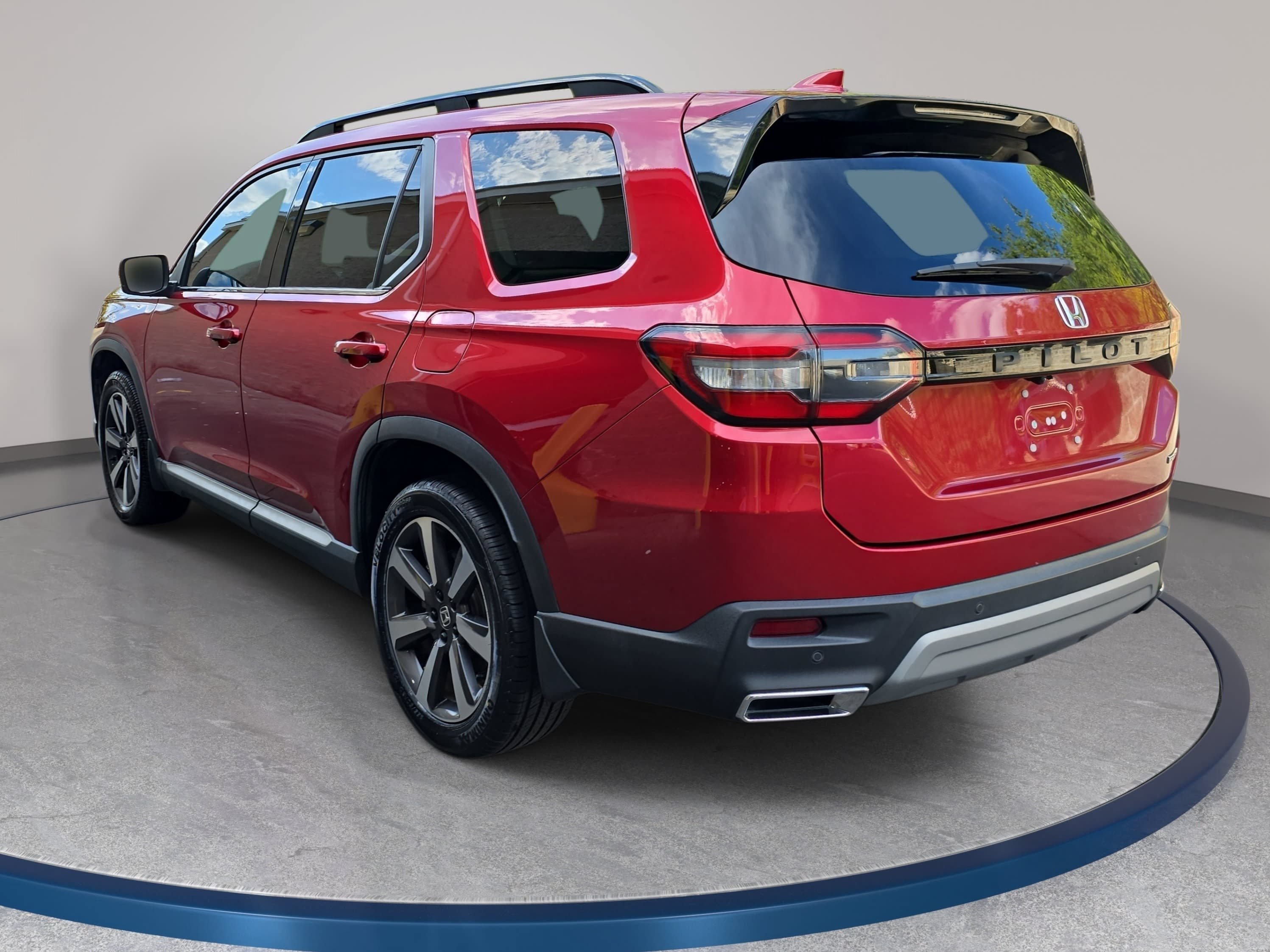 Used 2023 Honda Pilot Touring image 7