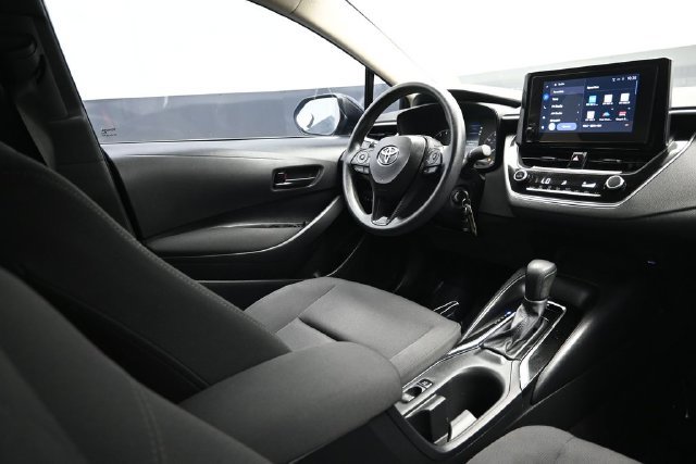 Used 2025 Toyota Corolla LE FWD image 11