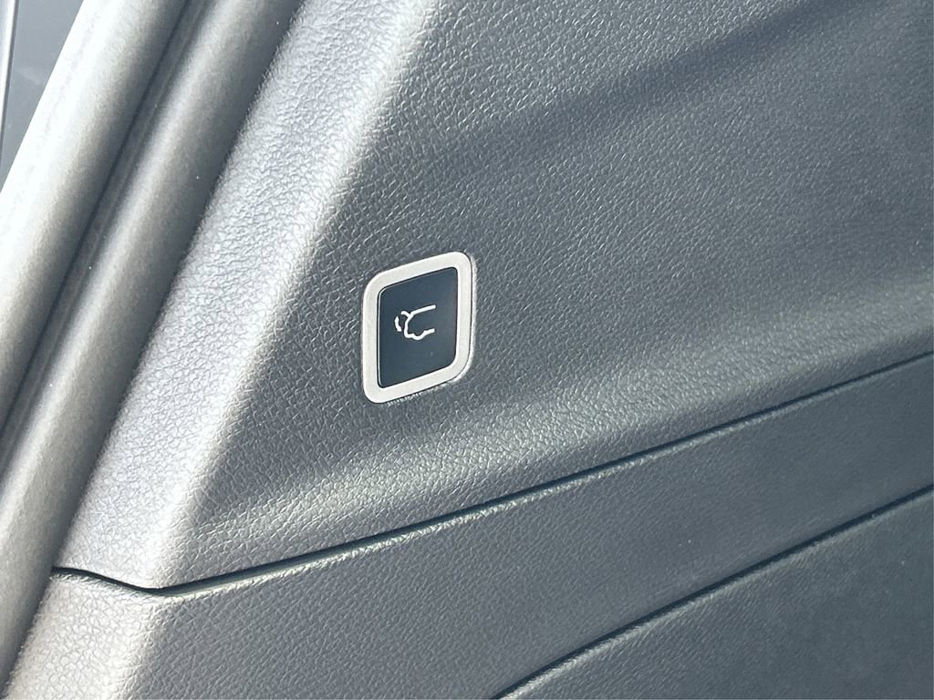 New 2025 Chrysler Voyager LX image 16