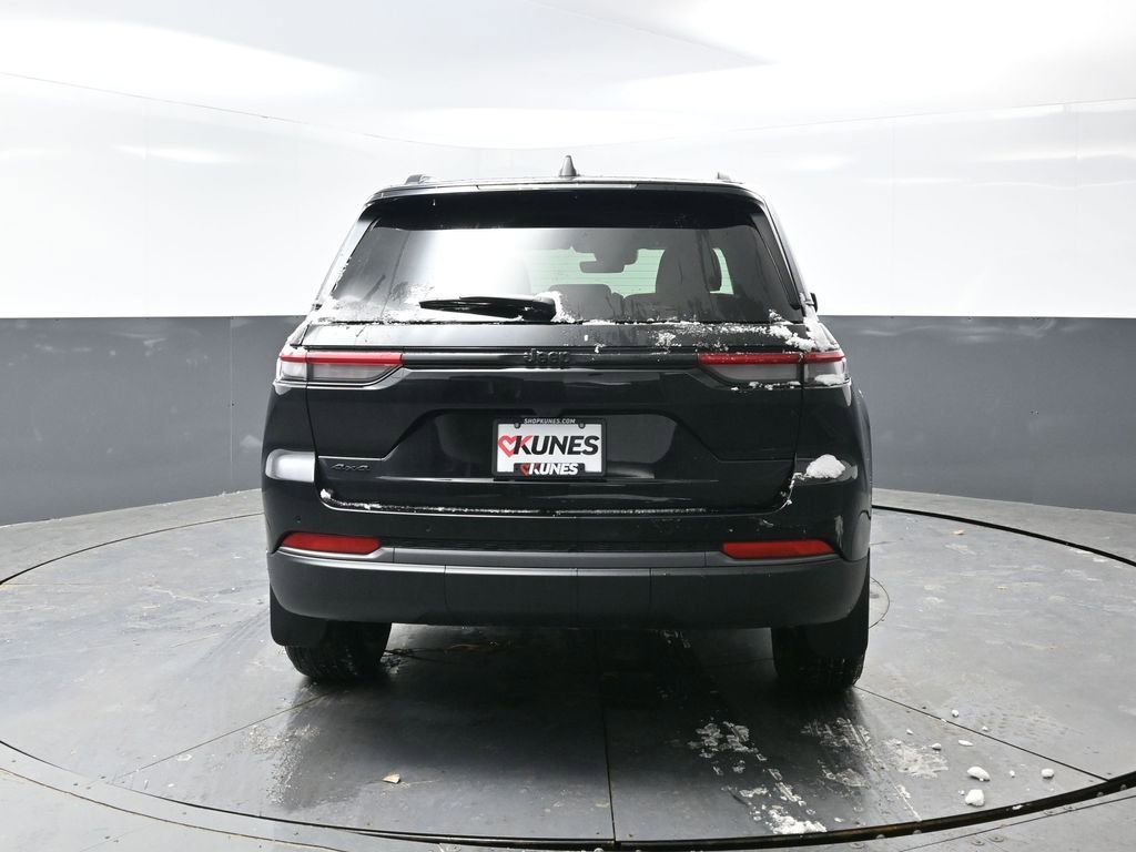 New 2026 Jeep Grand Cherokee Altitude image 8