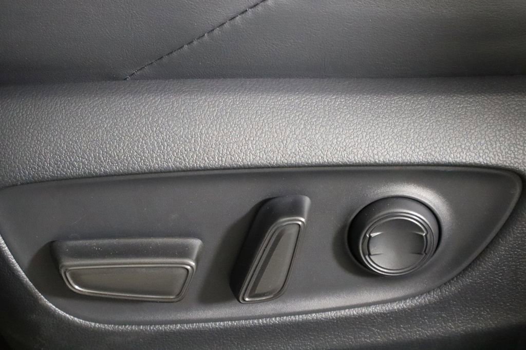 Used 2025 Toyota RAV4 XSE w/ Weather Package AWD/4WD image 23