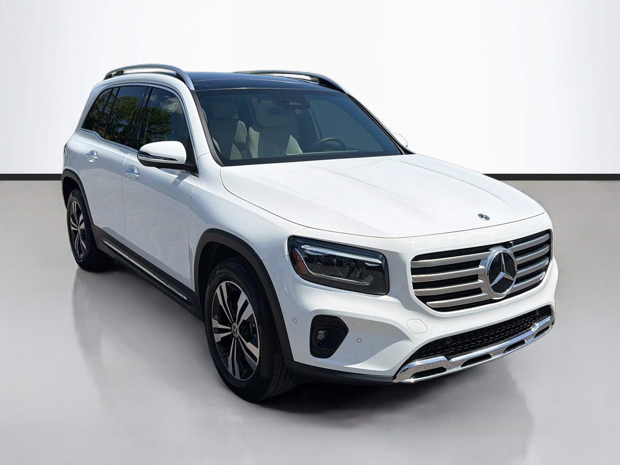 Used 2025 Mercedes-Benz GLB 250 image 3