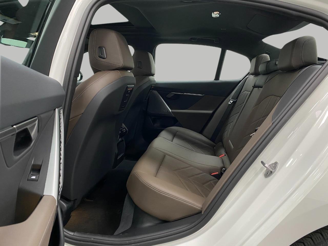 Certified 2024 BMW 530i xDrive w/ Convenience Package image 28