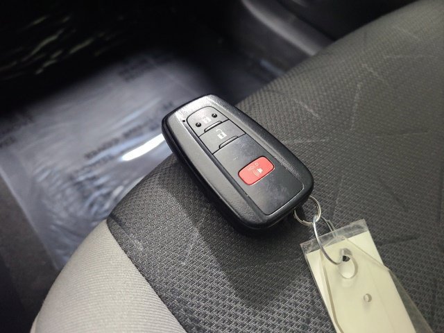 Used 2021 Toyota RAV4 XLE AWD/4WD image 33