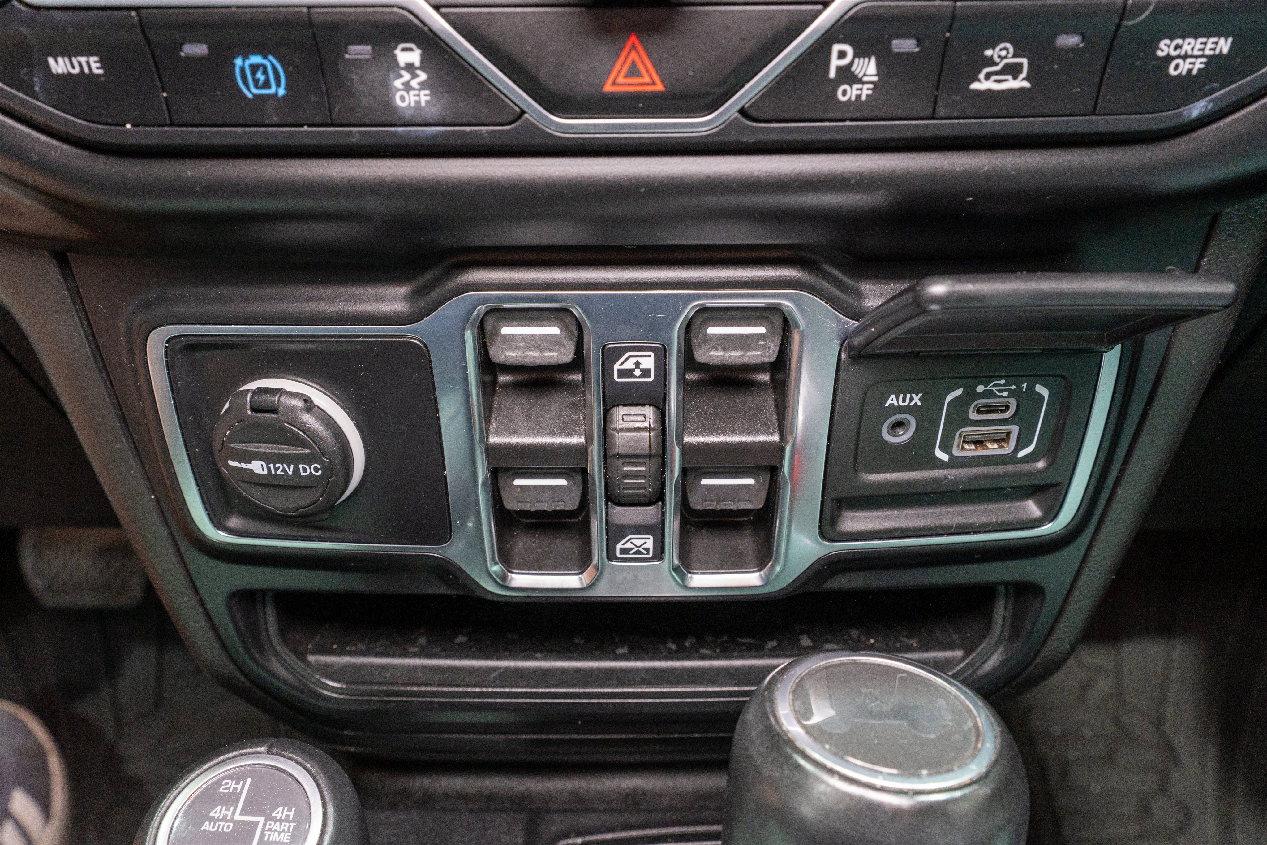 Used 2022 Jeep Wrangler Unlimited Sahara AWD/4WD image 23