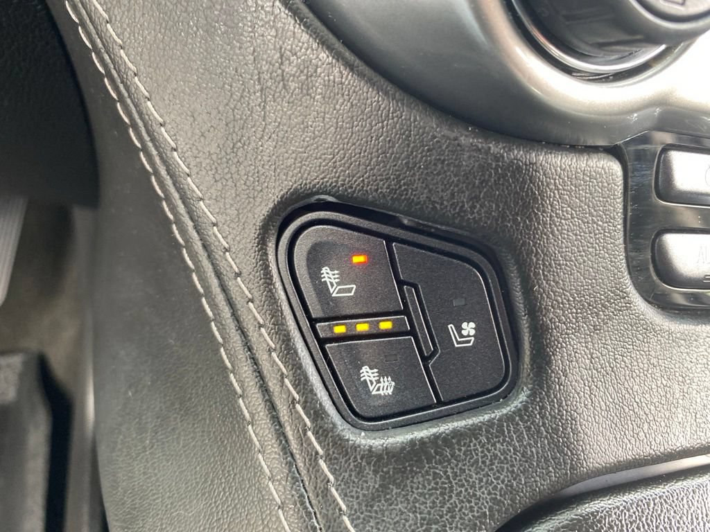 Used 2018 Chevrolet Tahoe Premier AWD/4WD image 28