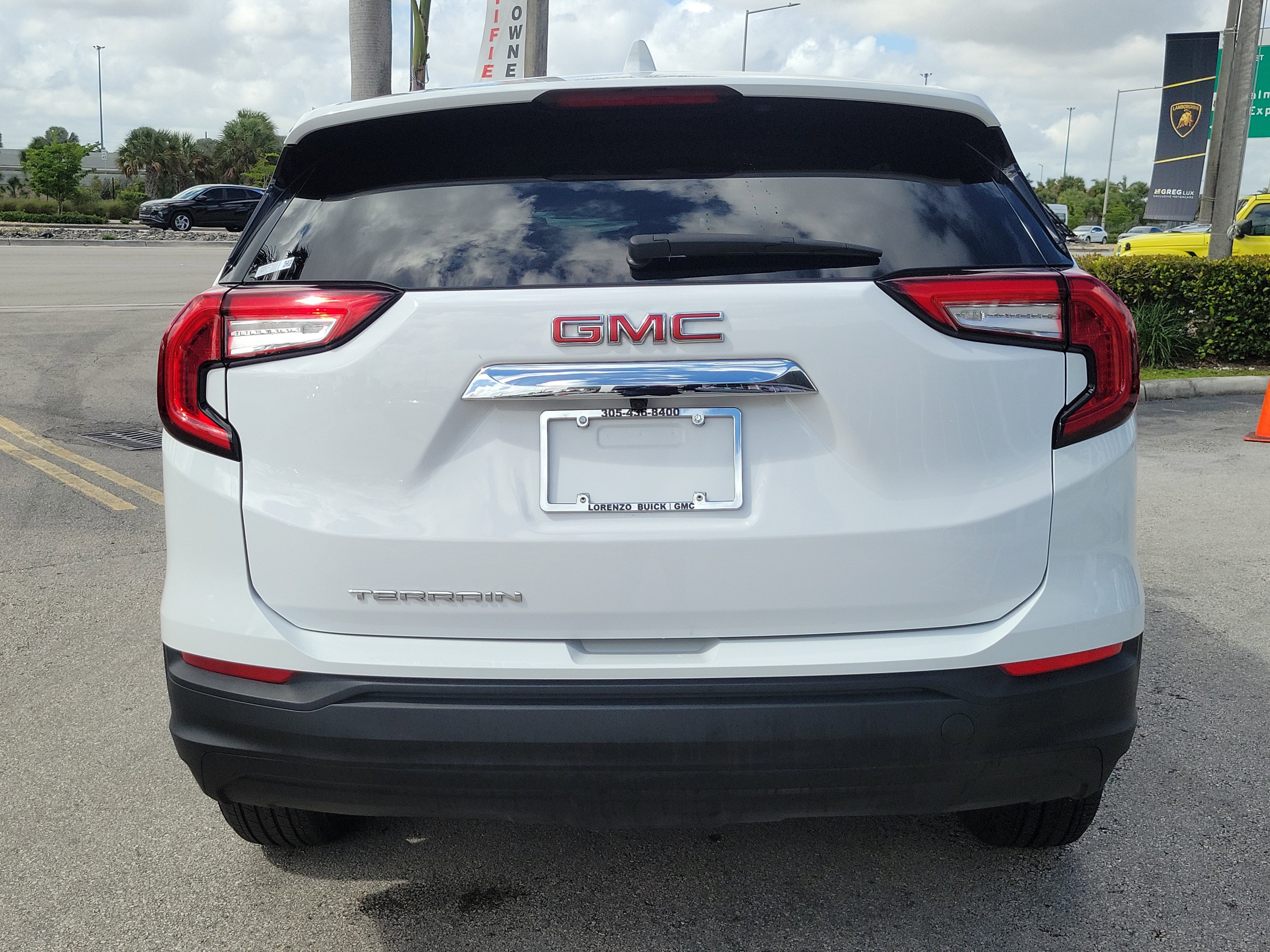 Used 2023 GMC Terrain SLE image 6