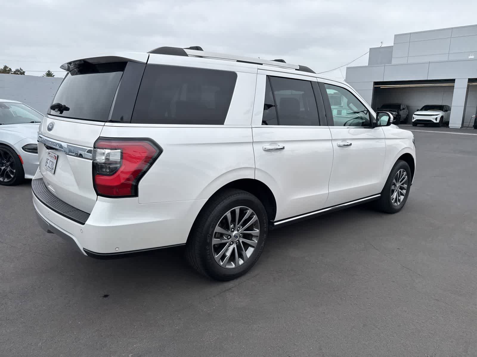 Used 2018 Ford Expedition Limited w/ Equipment Group 301A AWD/4WD image 13