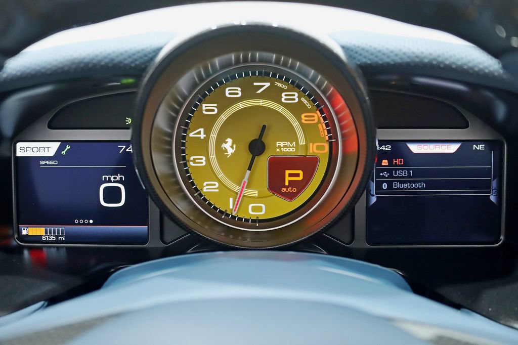 Used 2021 Ferrari 812 GTS RWD image 27