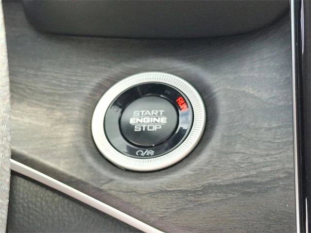 Certified 2025 Jeep Grand Cherokee Limited w/ Black Appearance Package image 28